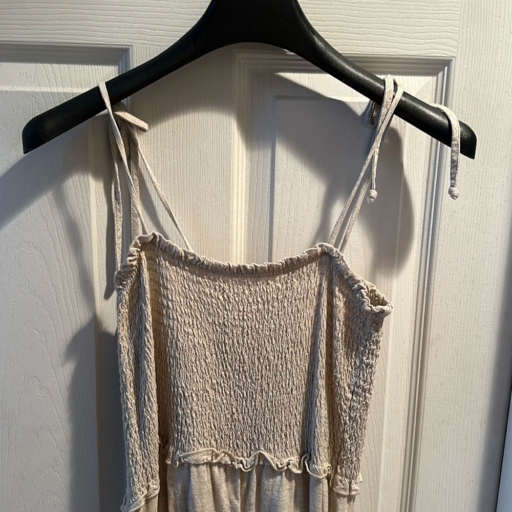 Girls linen feel  dress with tie strings and stretch top. Size M